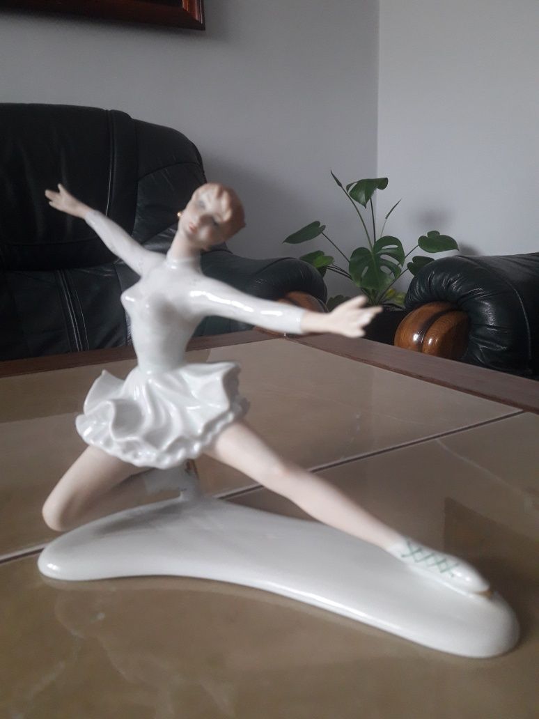 Figurka porcelanowa " łyżwiarka " Wallendorf