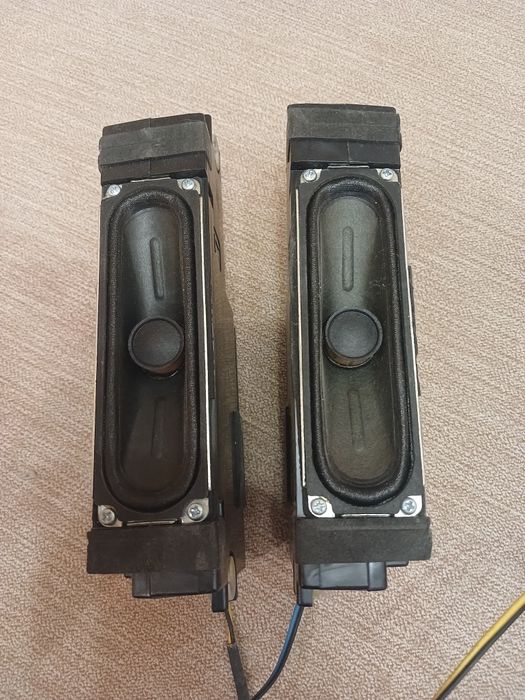 Динаміки в чудовому стані. З розбитого жк телев.