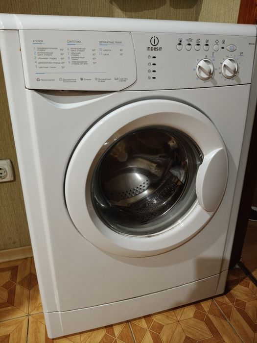 Пральна машина indesit wisl104