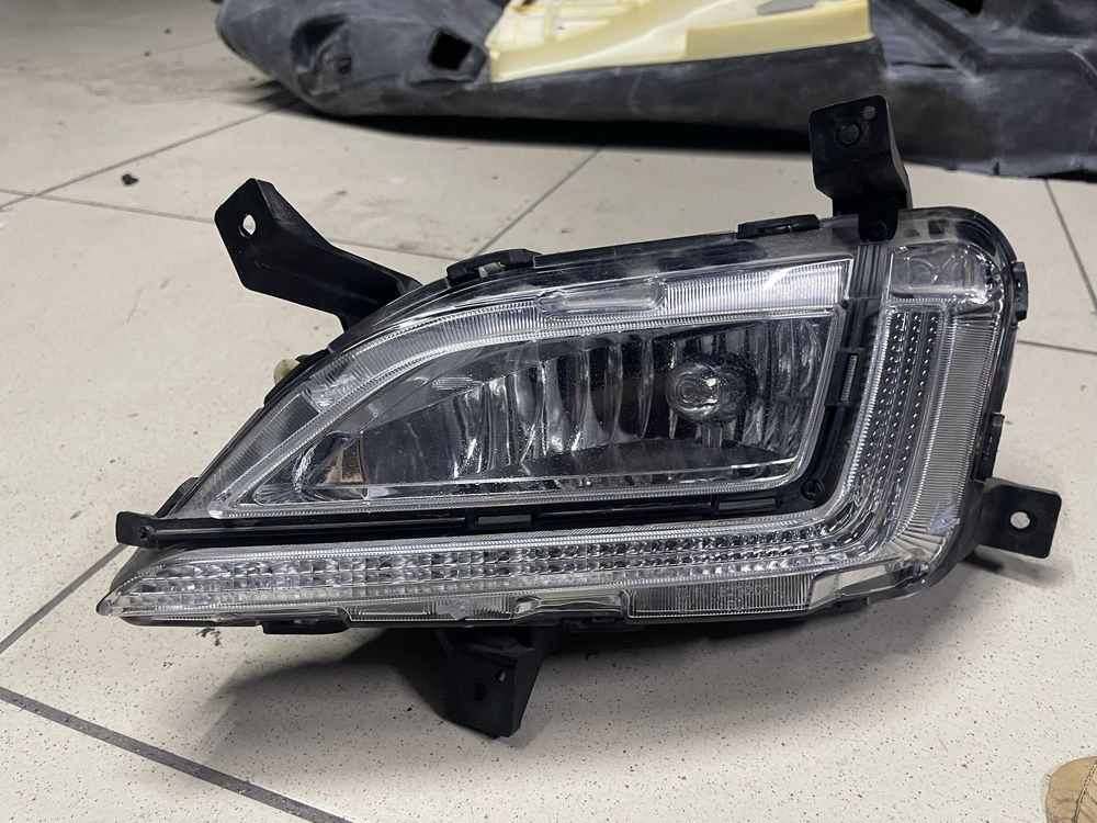 Противотуманная фара 92202-D76 tucson 3