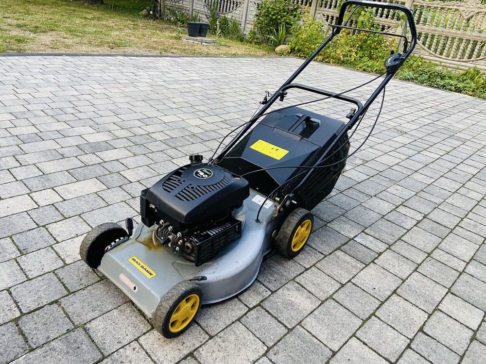 Kosiarka spalinowa z napędem 2,4 kw