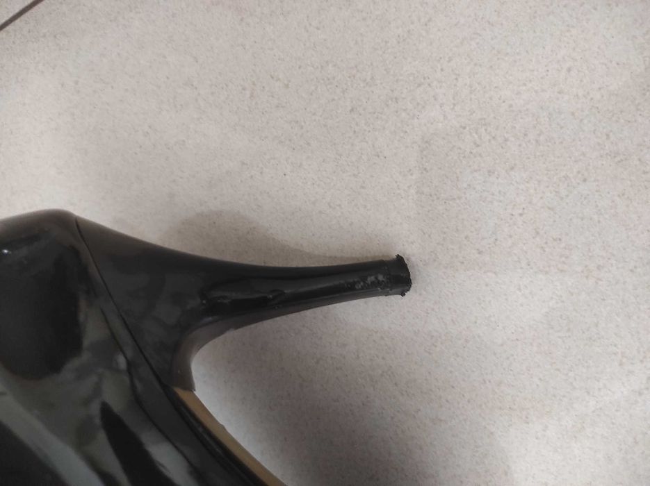 Czarne lakierowane szpilki 37