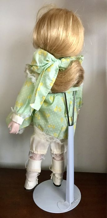 Boneca de porcelana antiga