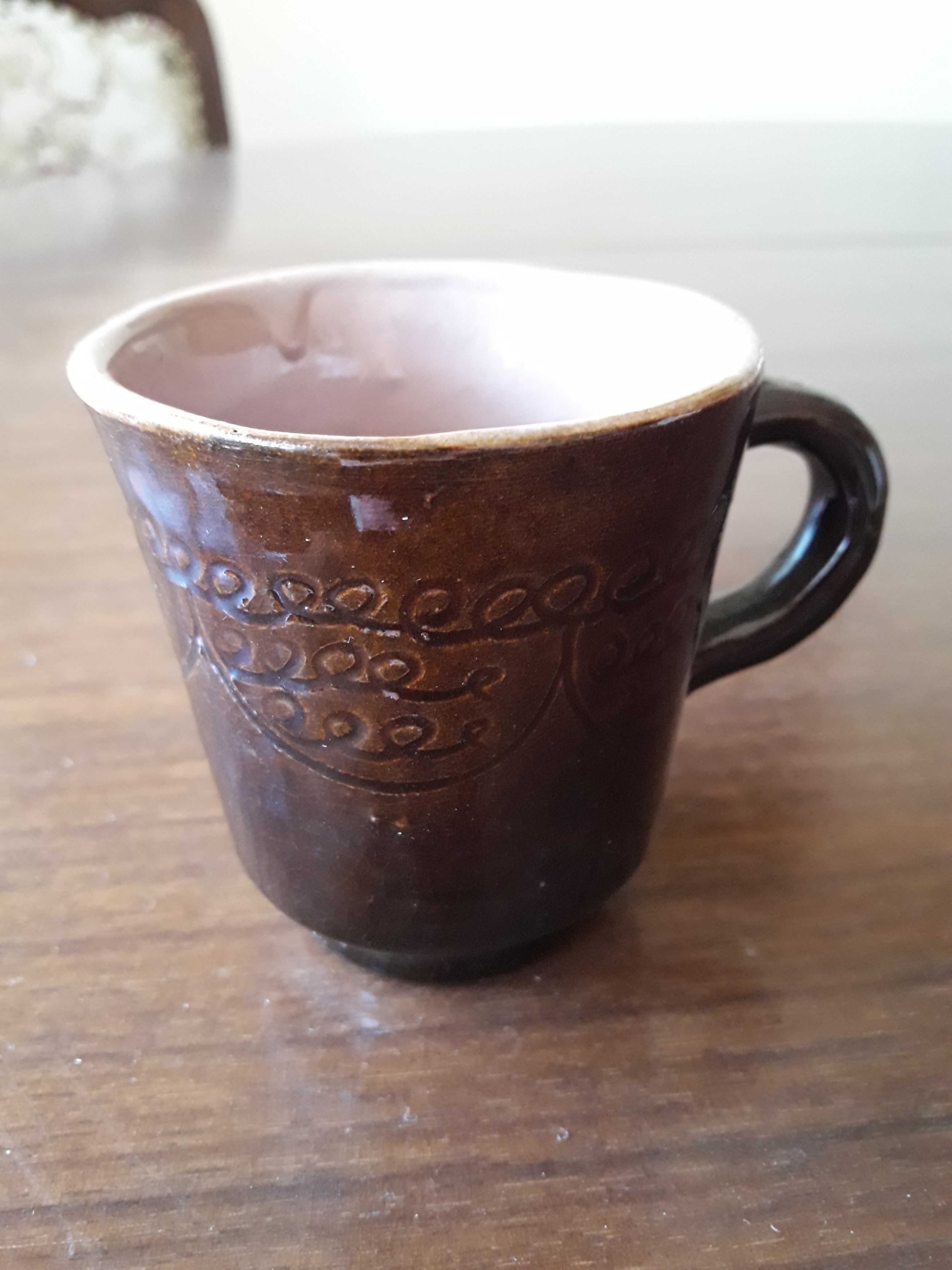 Керамические кофейник и чашки