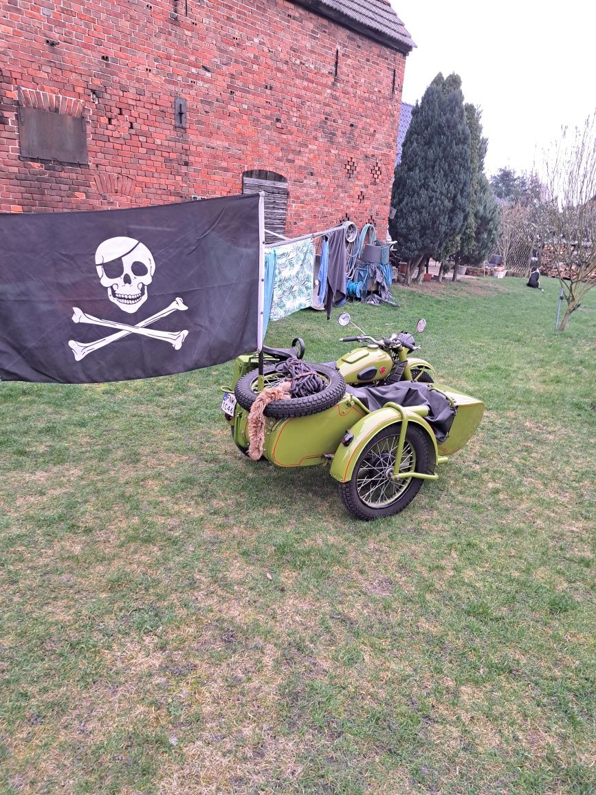 Motocykl z wózkiem bocznym