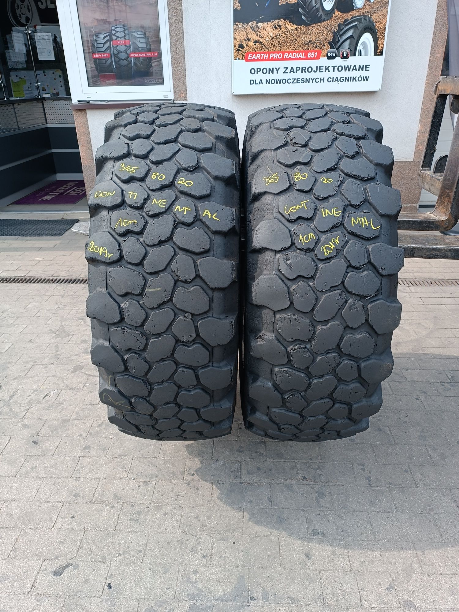 365/80R20 Continental MPT 81   14.5-20
