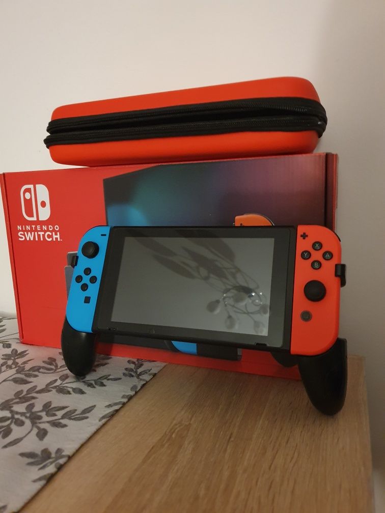 Nintendo Switch v2 komplet plus etui , grip