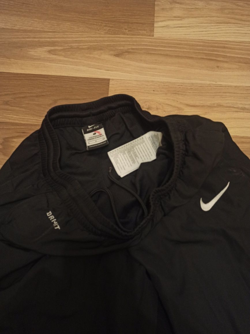 Нейлонові штани Nike Dri-Fit