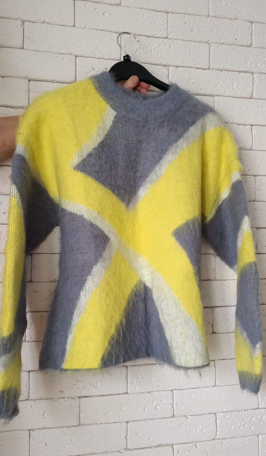 Продам женский свитер Zara