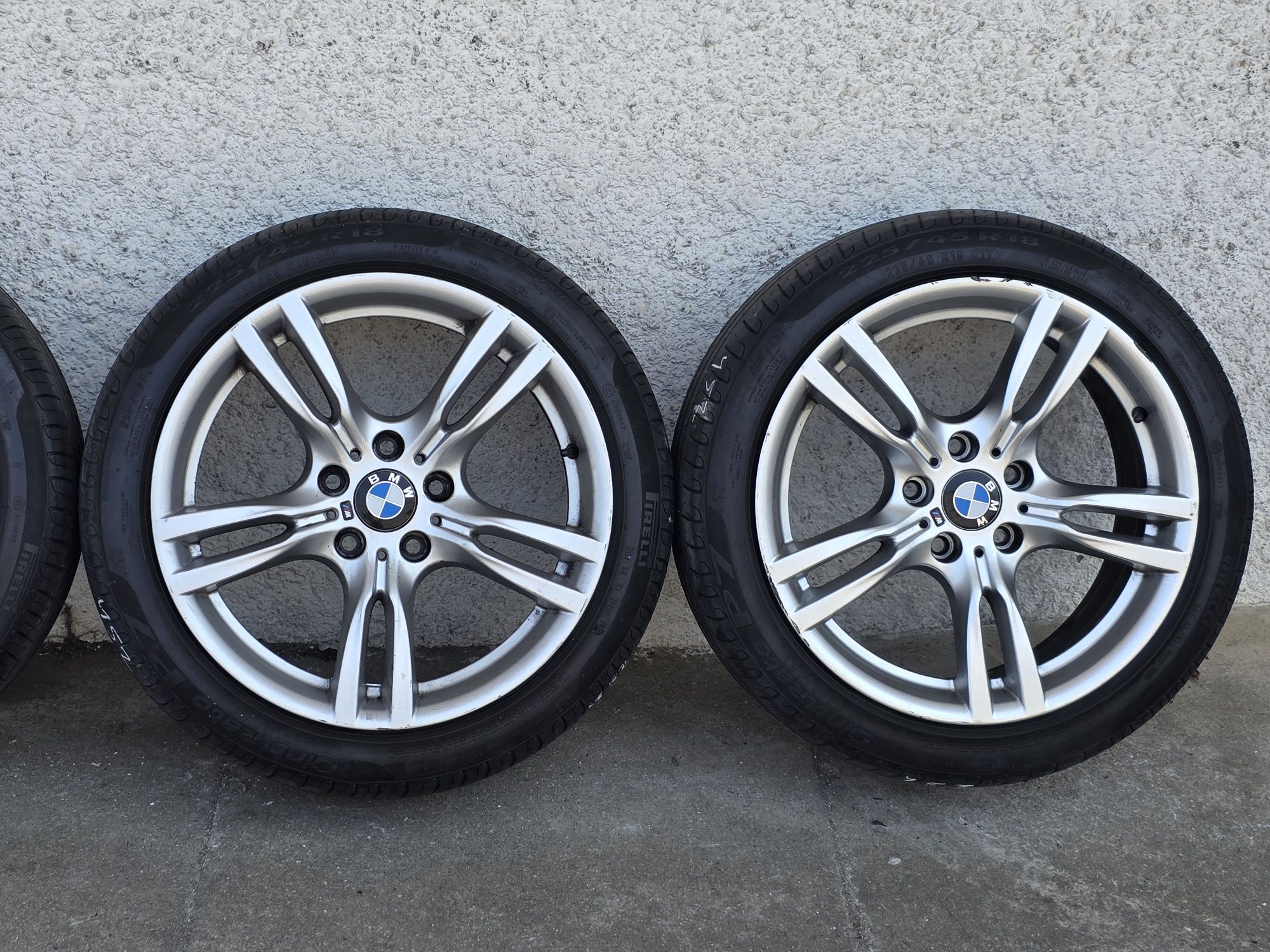 Jantes Originais BMW 18" Pack M com Pneus 225.45.18 + 255.40.18