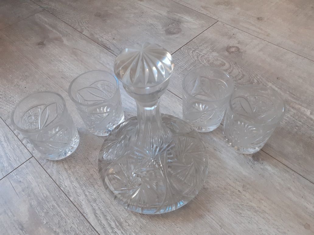 Karafka i szklanki krysztal