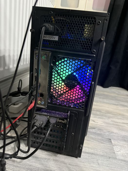 системний блок, копмʼютер для ігор та роботи з усіма коробками