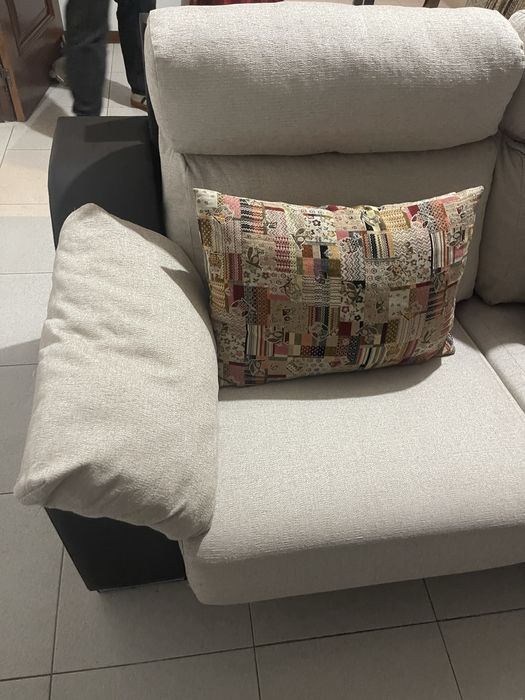 Sofá com chaise longue