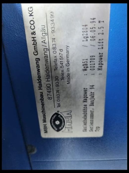 Podnośnik  dwukolumnowy  2500 kg