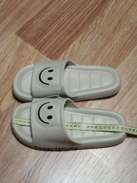 Шлёпанцы.  Шлёпки. Тапочки.