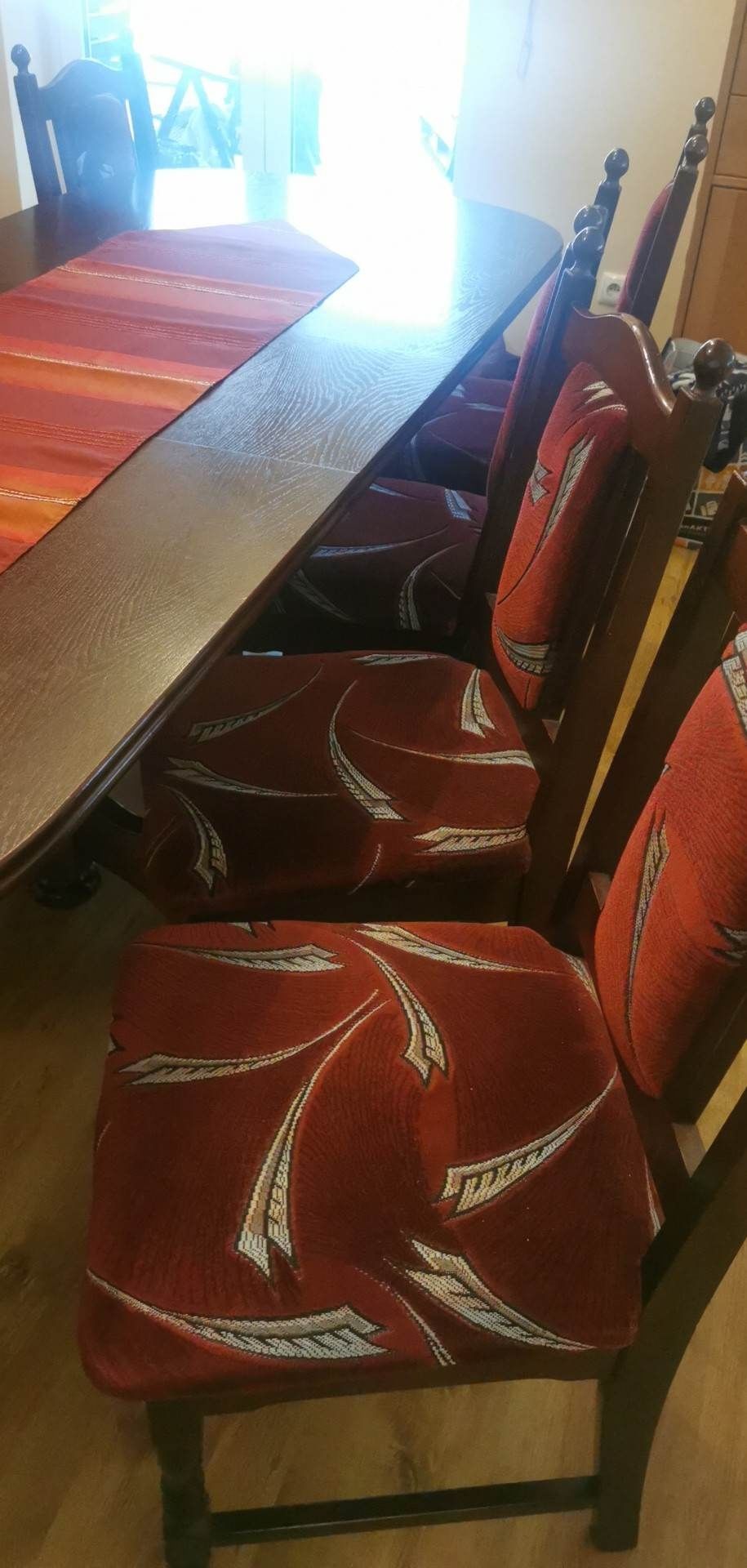 Stół z krzesłami drewno
