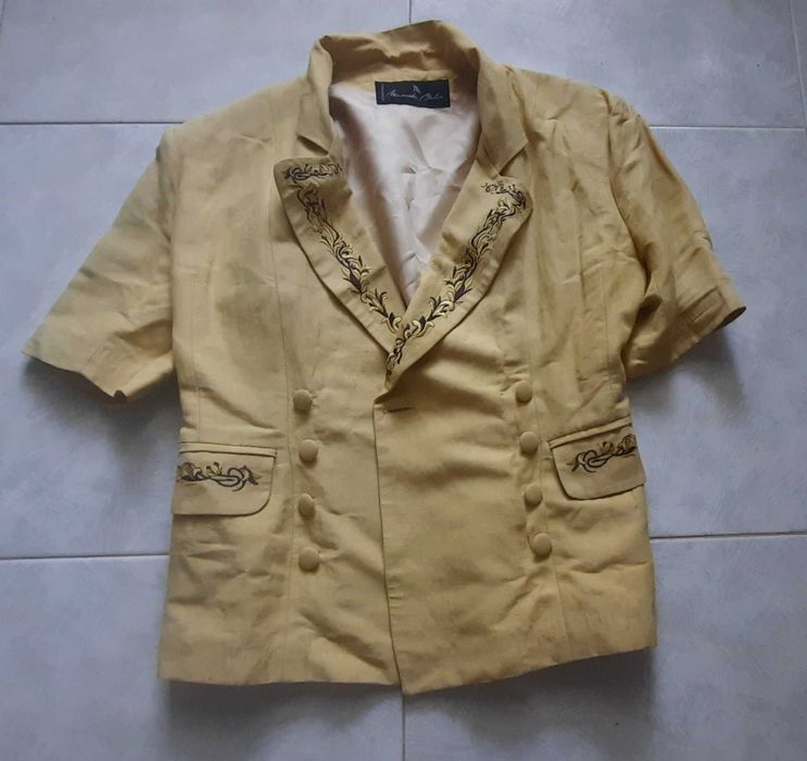 Vendo blazer amarelo para senhora