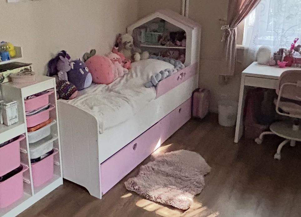 Срочно! продам кровать детскую для девочки  80 на 190 с матрасом