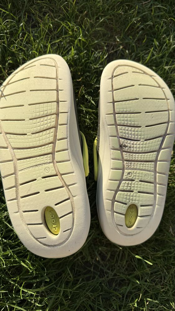 Продам дитячі crocs j3