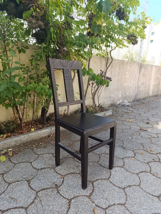 Cadeira de madeira trabalhada