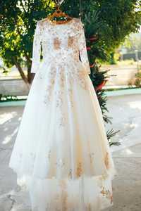 Весільна сукня в ідеальному стані