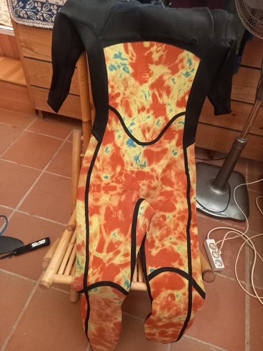 Fato de mergulho feminino