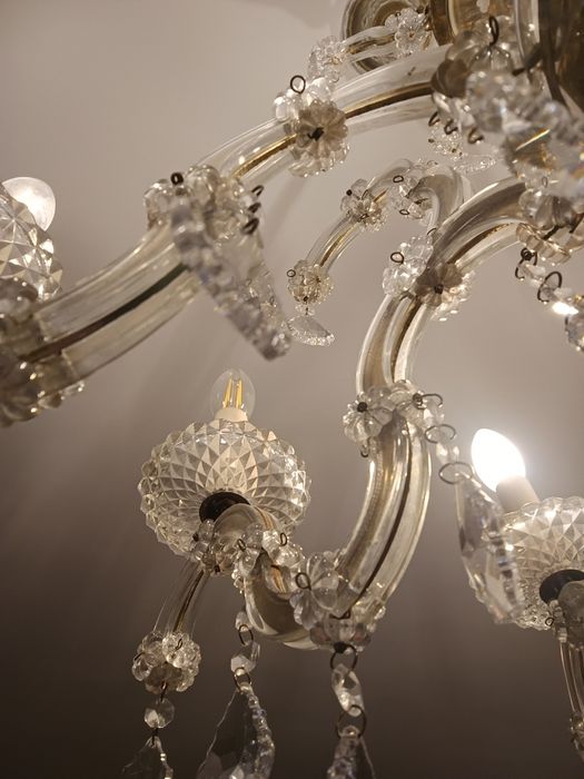 Lustre de cristal com 12 velas