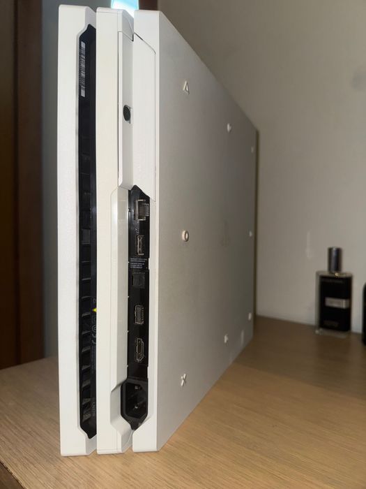 Ps4 PRO 1 TB Branca