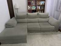 Sofa chaise long em tons de cinza