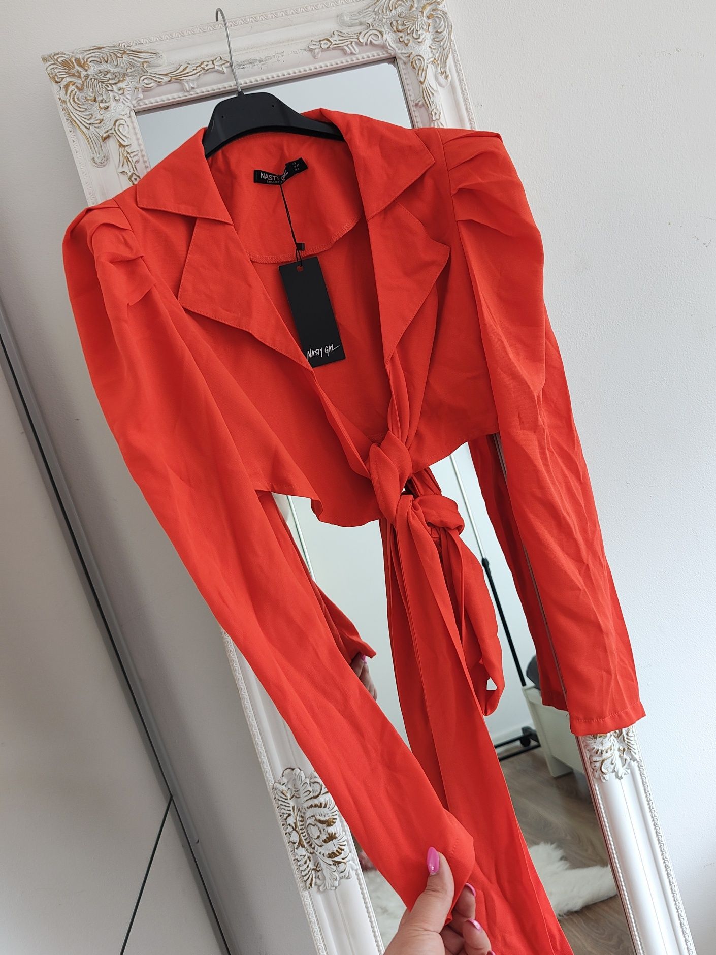 Wiązany top nowy z metką Nasty Gal w pięknym żywym kolorze XXS