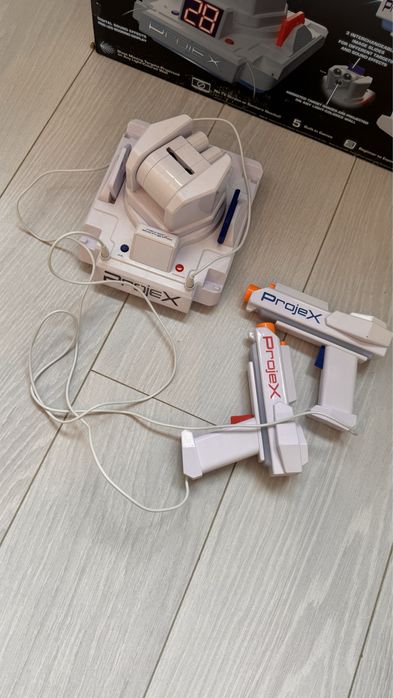 Лазерные пистолеты, Игровой набор для лазерных боев Laser X Проектор