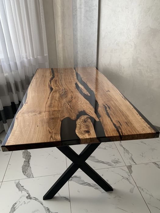 Стіл з епоксидної смоли