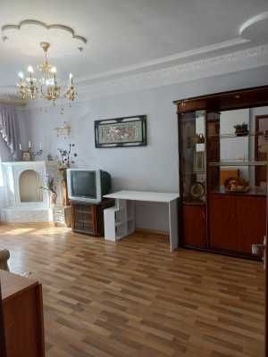 Продам сталинку на Пироговской. Средний этаж. Ремонт, мебель.