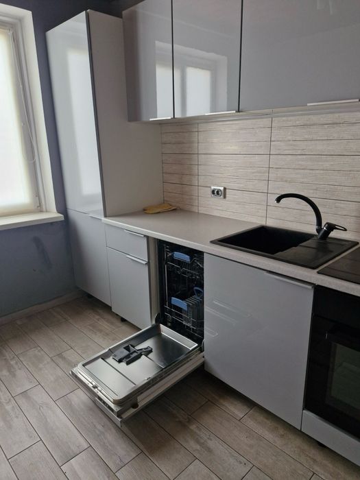 Продається 2 кім квартира вул  Червоноі калини