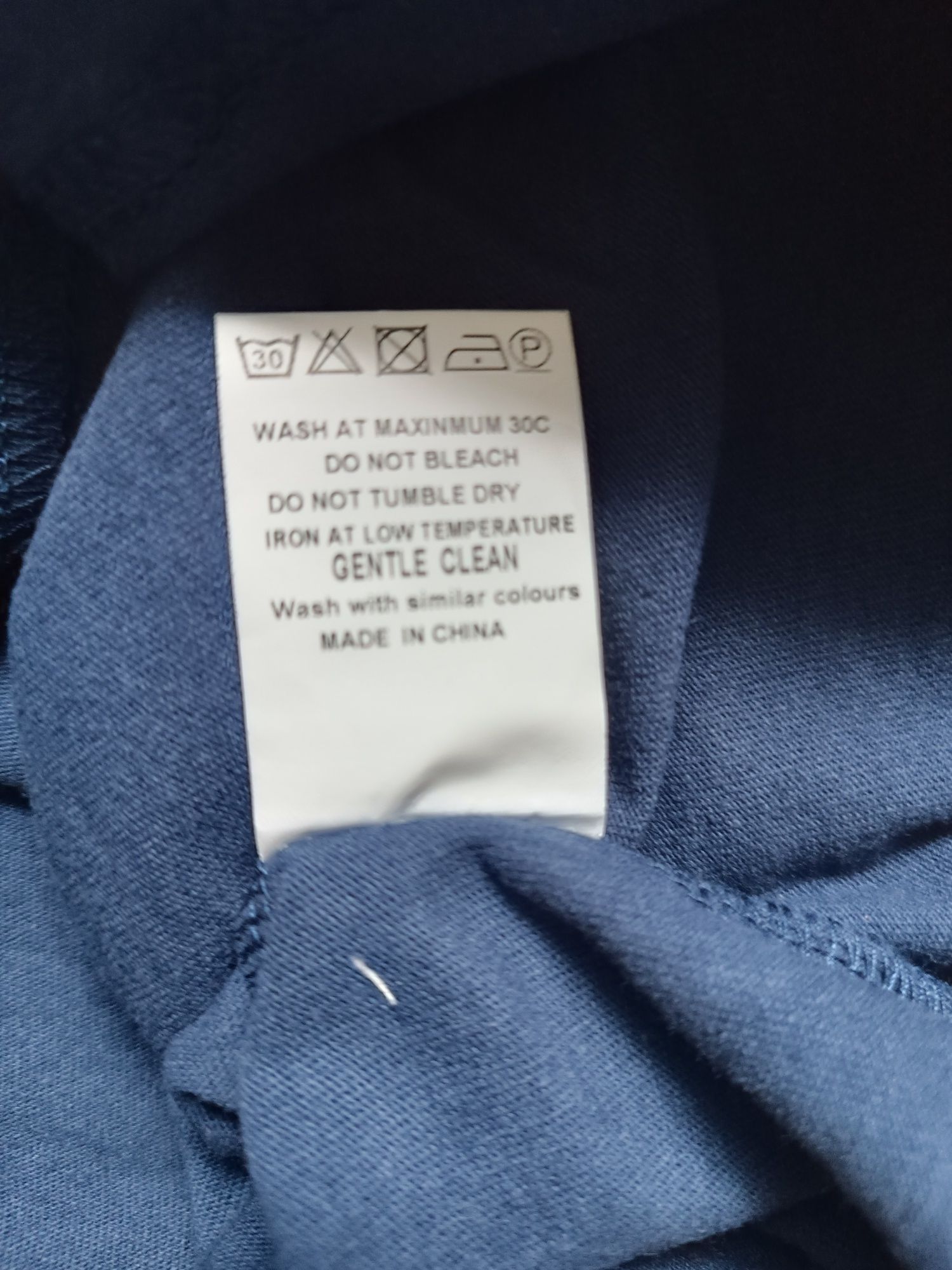 Męski t-shirt z aplikacją
