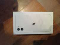 iPhone 11 64gb uszkodzony z wieloma etui
