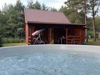 Domek z balią jacuzzi nad jeziorem wolne terminy