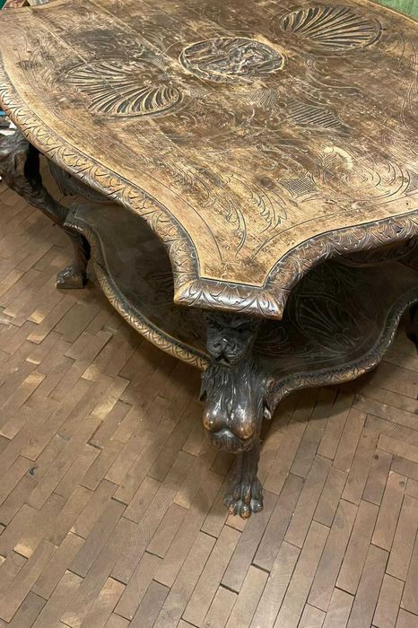 Stary rzeźbiony stół Napoleon III