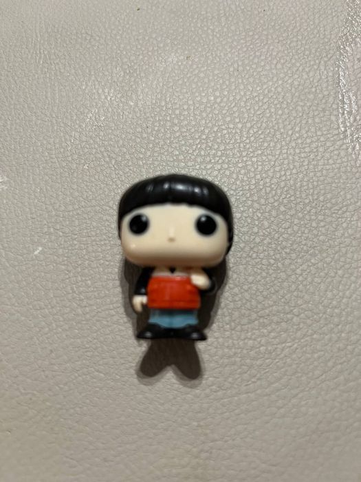 Іграшки  kinder joy stranger things. дивні дива.