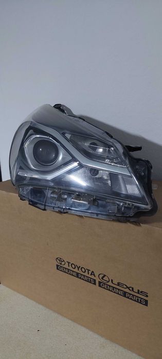 Toyota yaris 3 lampa przednia prawa lift oryginał