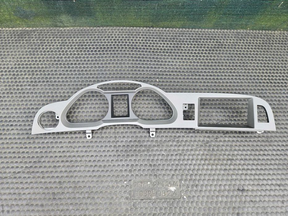 Ramka 4F1857115D Oslona Licznika Panel Dekor Konsola Deska Rozdzielcza Wyswietlacz Europa Audi A6 C6