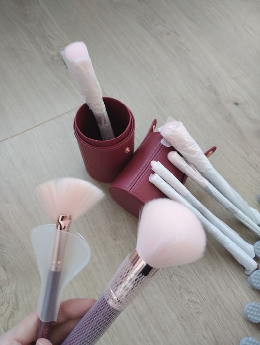 Nowe pędzle Douglas zestaw 7 szt.