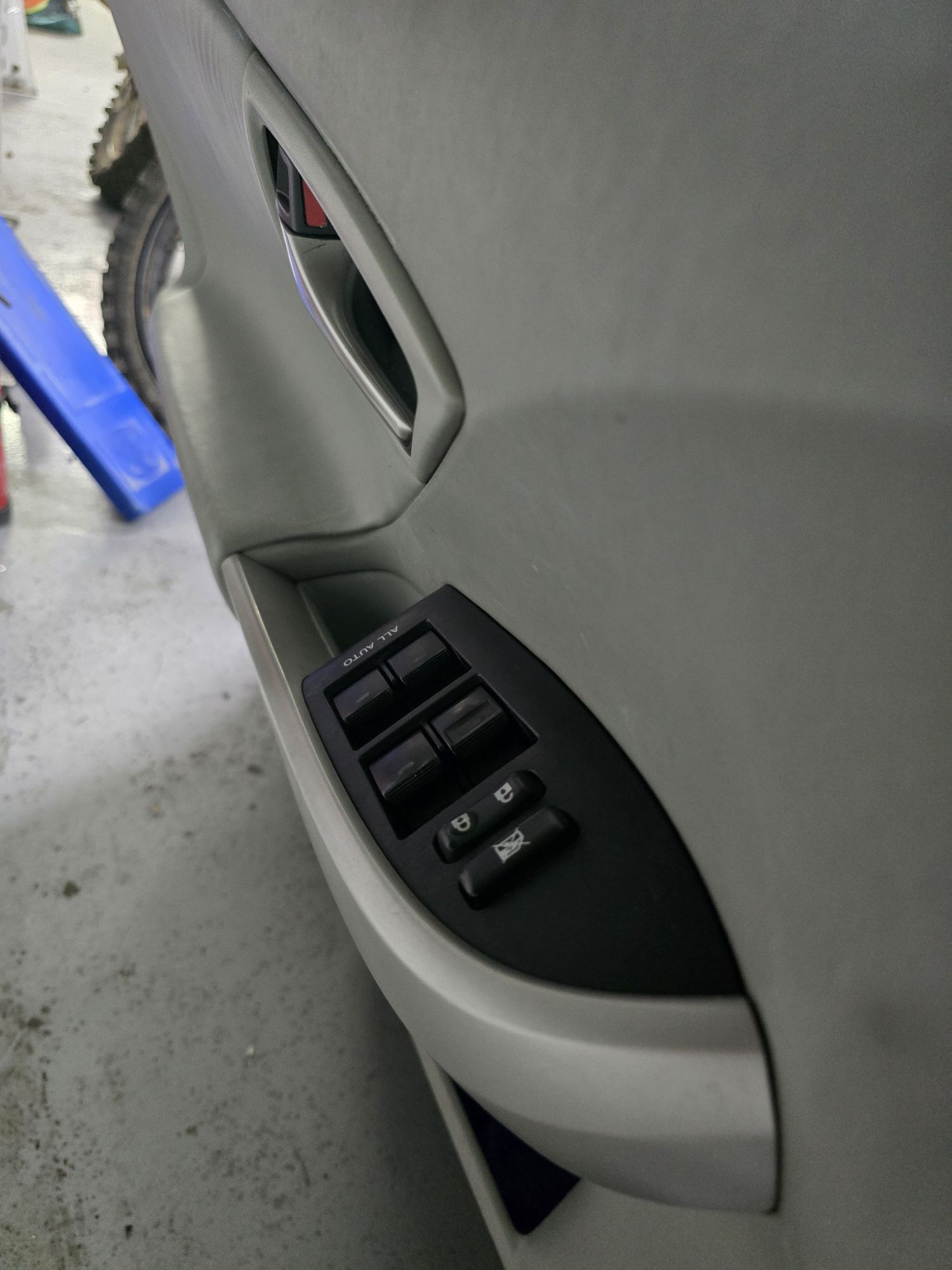Toyota prius hybrid portas e mala traz