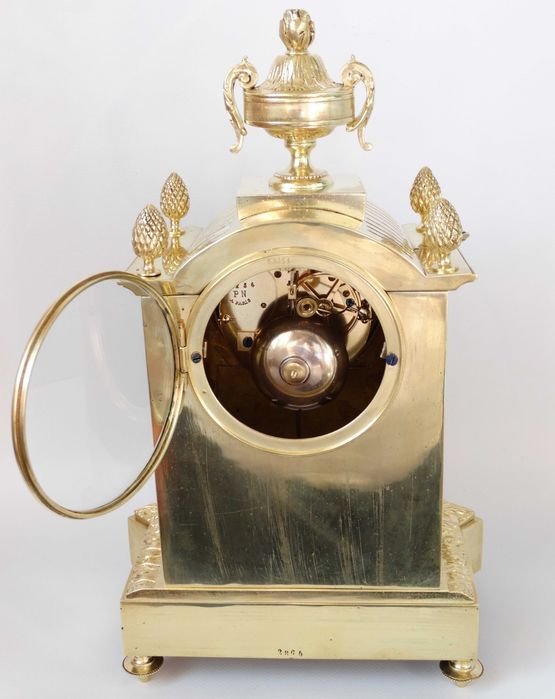 Камінний бронзовий в позолоті годинник XIX століття в стилі Луї XVI