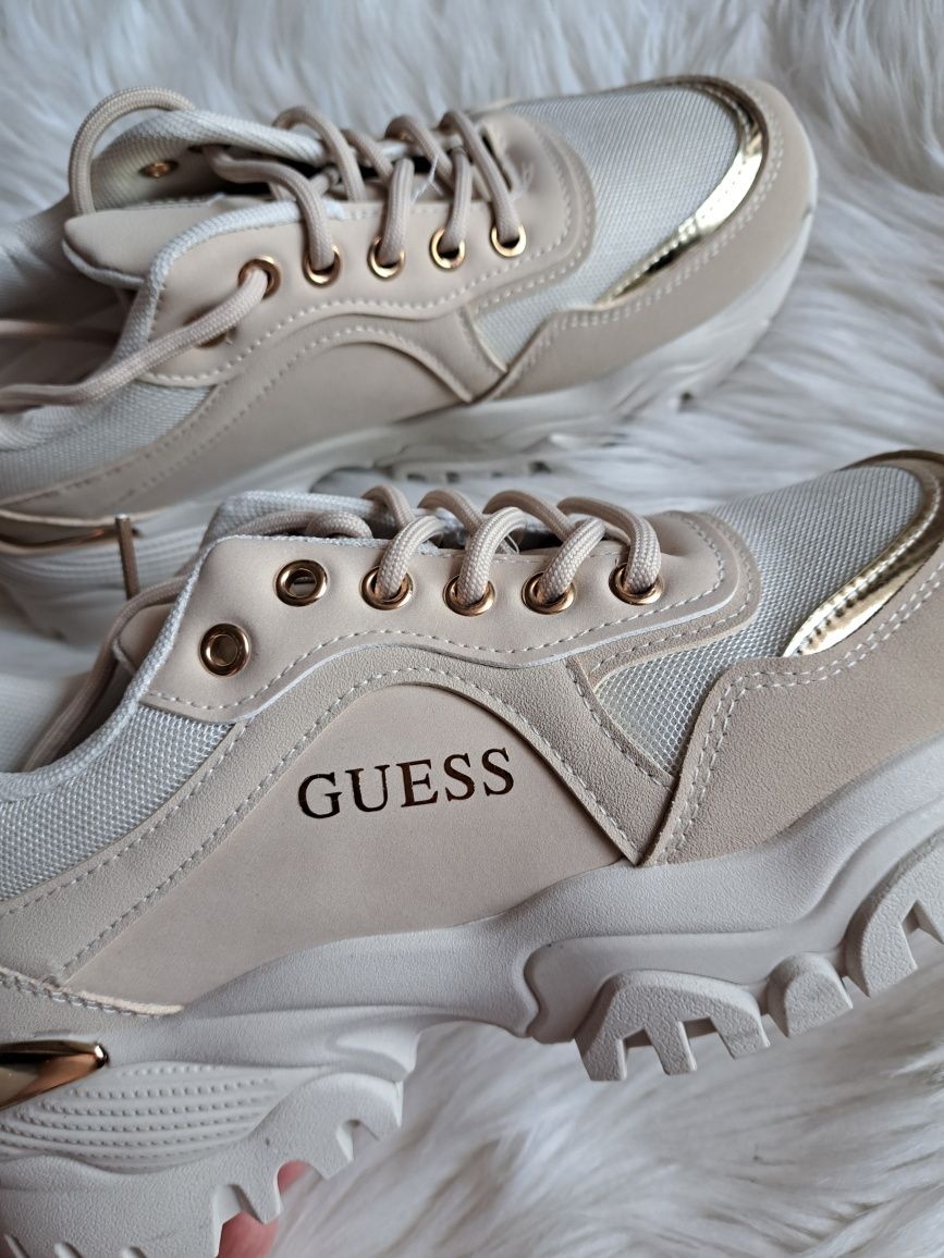 Beżowe złote sneakersy guess 38