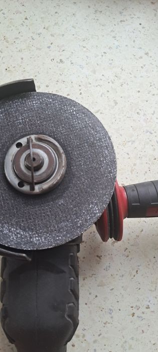 Szlifierka kątowa akumulatorowa