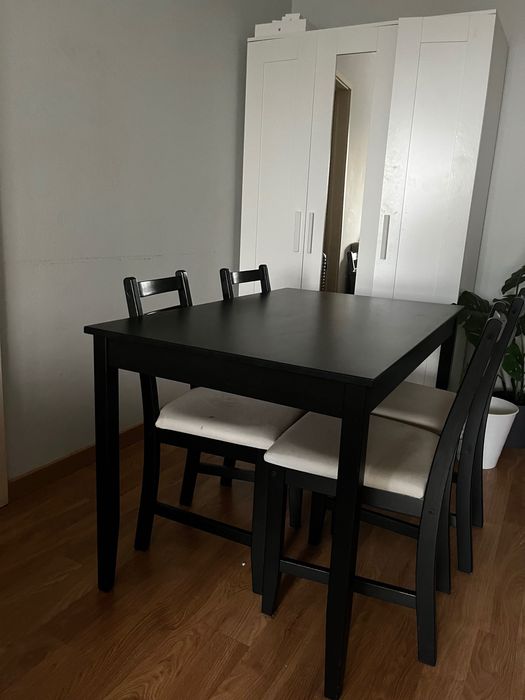 Mesa de refeição + 4 cadeiras IKEA