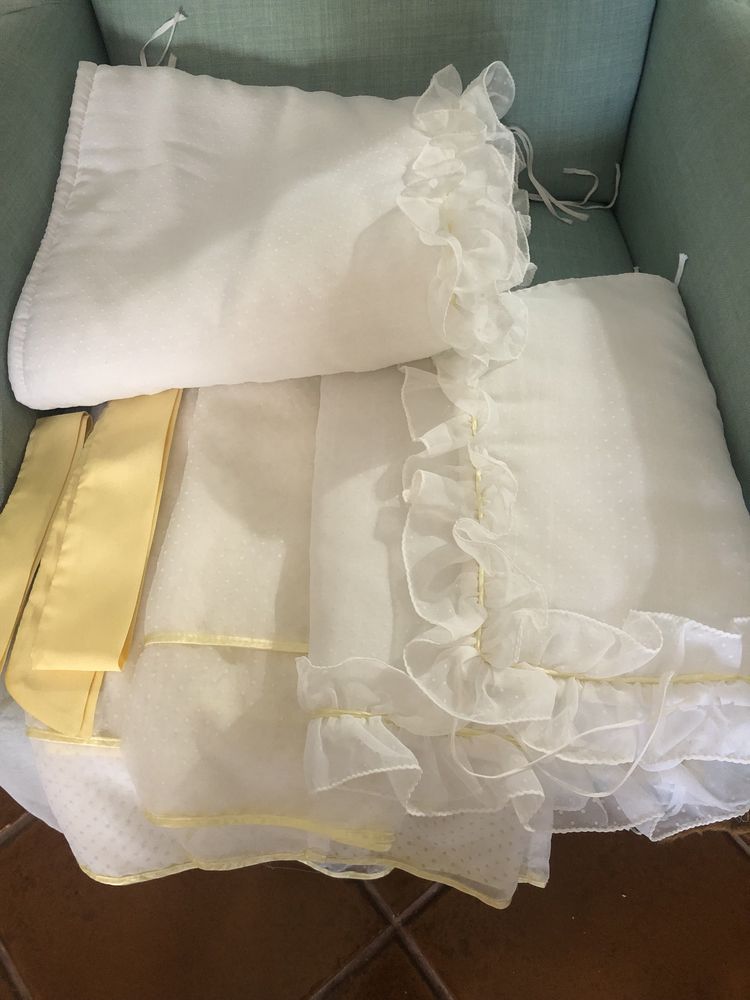Proteção cama bebé, colcha e roda-pé