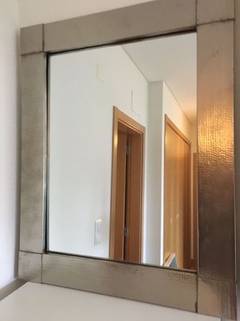 Espelho em metal envelhecido 79 x 100cm