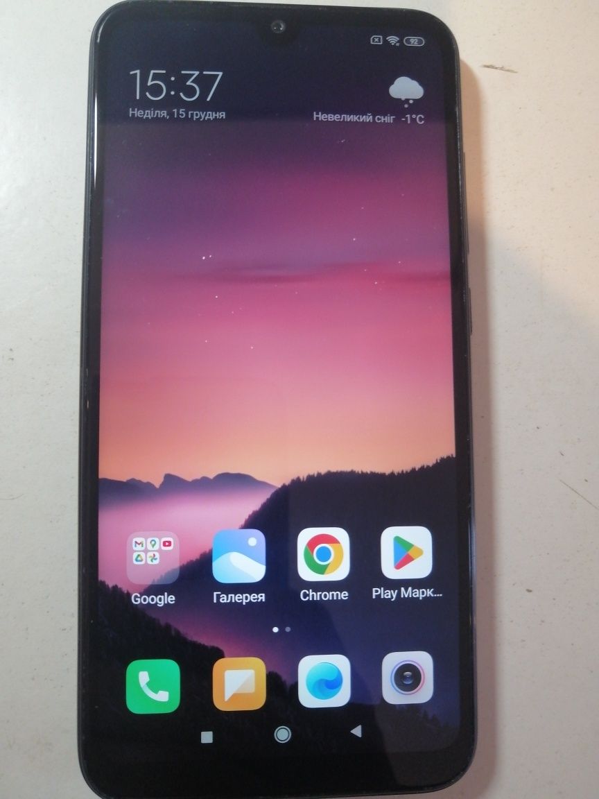 Смартфон Xiaomi mi Play 4/64 8й Андроїд